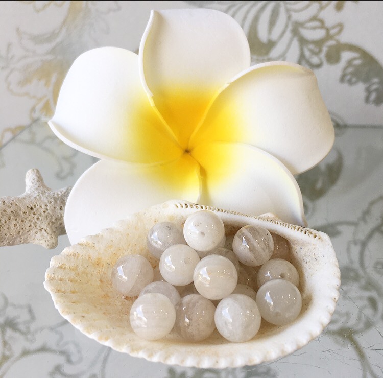 ホワイト千層ガーデンクォーツ 粒販売 8.9～9.3mm / Thida Stone