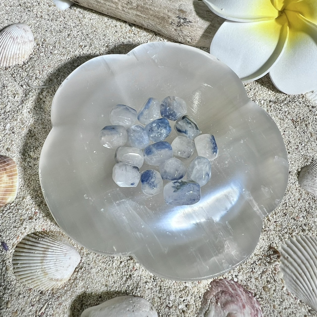 デュモルチェライト